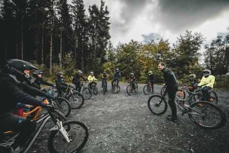 Gruppenkurs MTB Grundlagen Einweisung Bikepark Winterberg Bike Setup Bikecamps